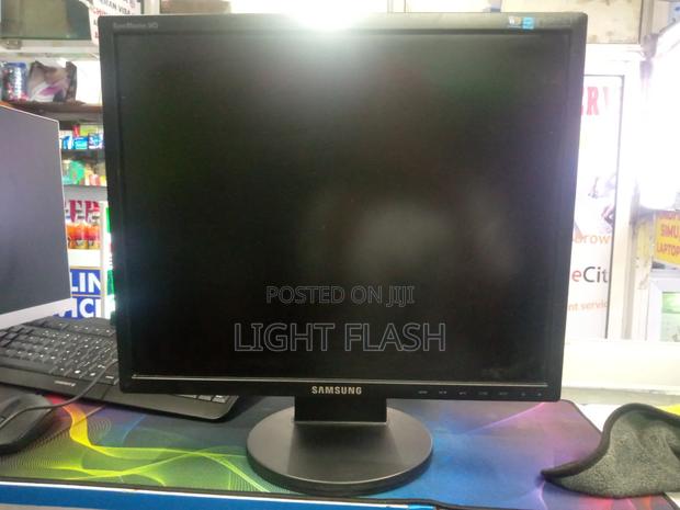 Samsung 19 Inches Squared