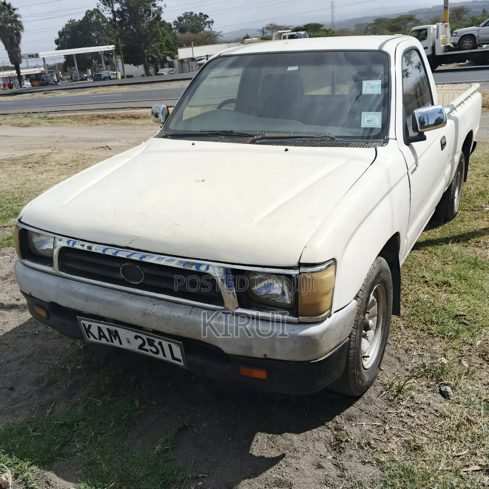Toyota Hilux 2000 White