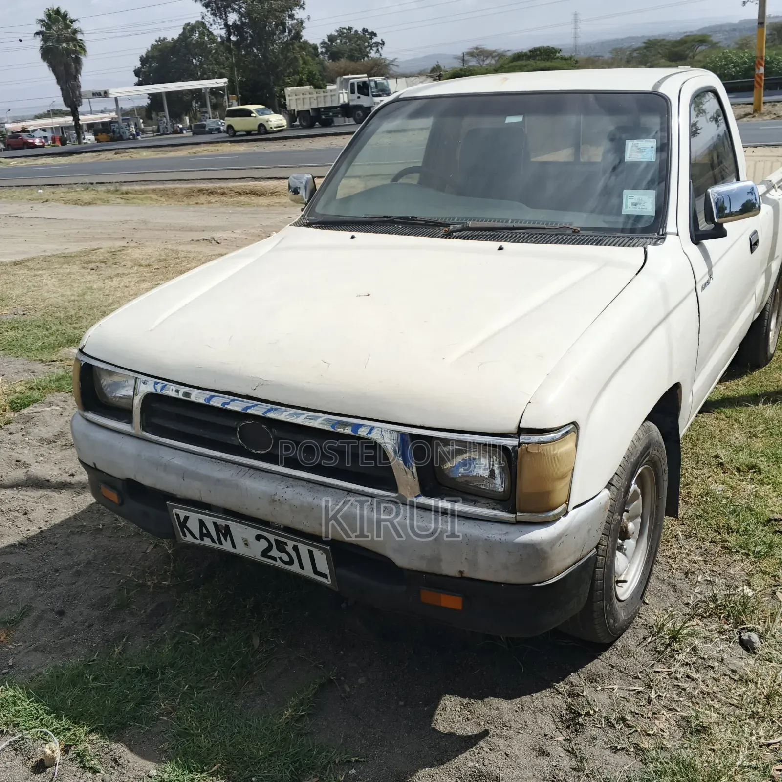 Toyota Hilux 2000 White