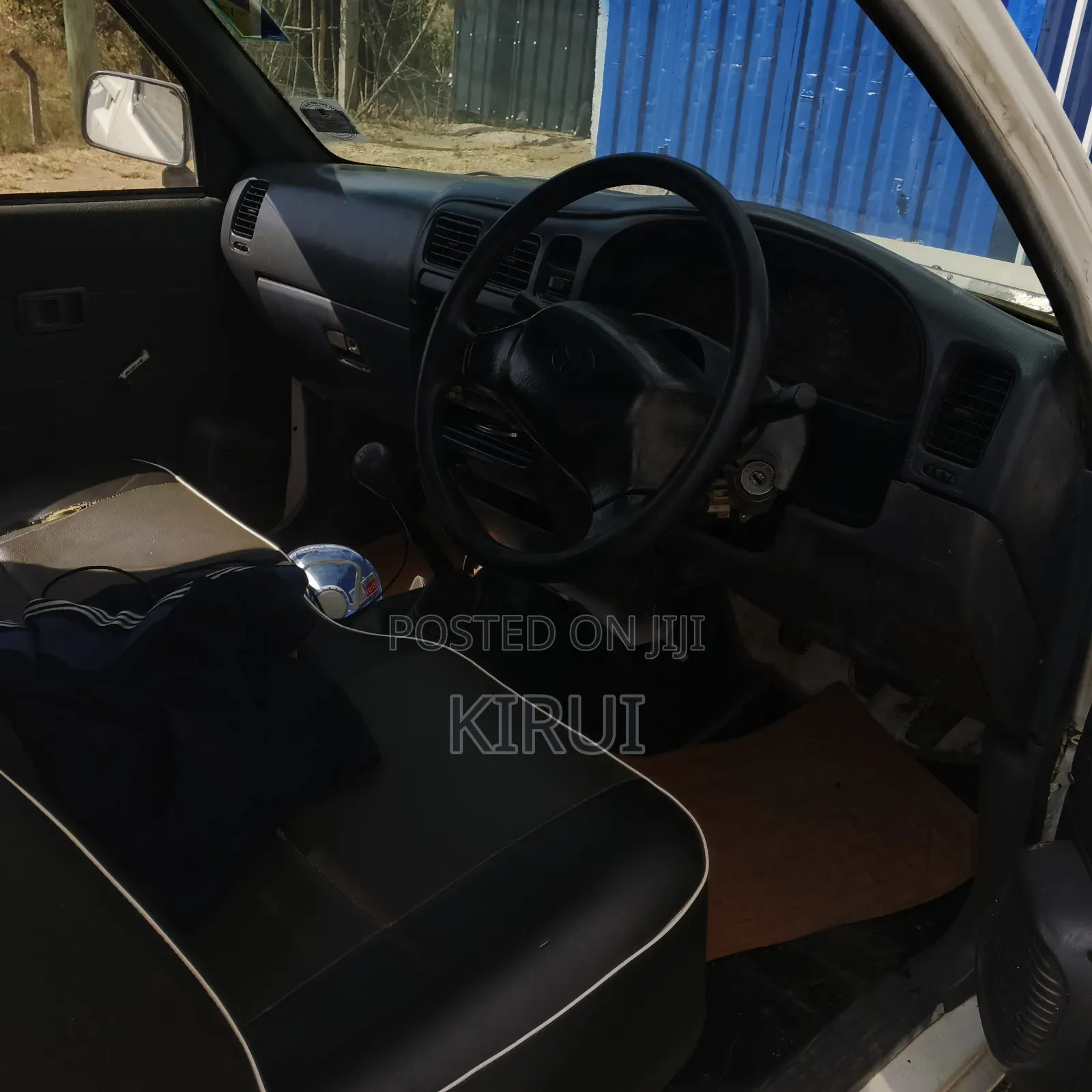 Toyota Hilux 2000 White