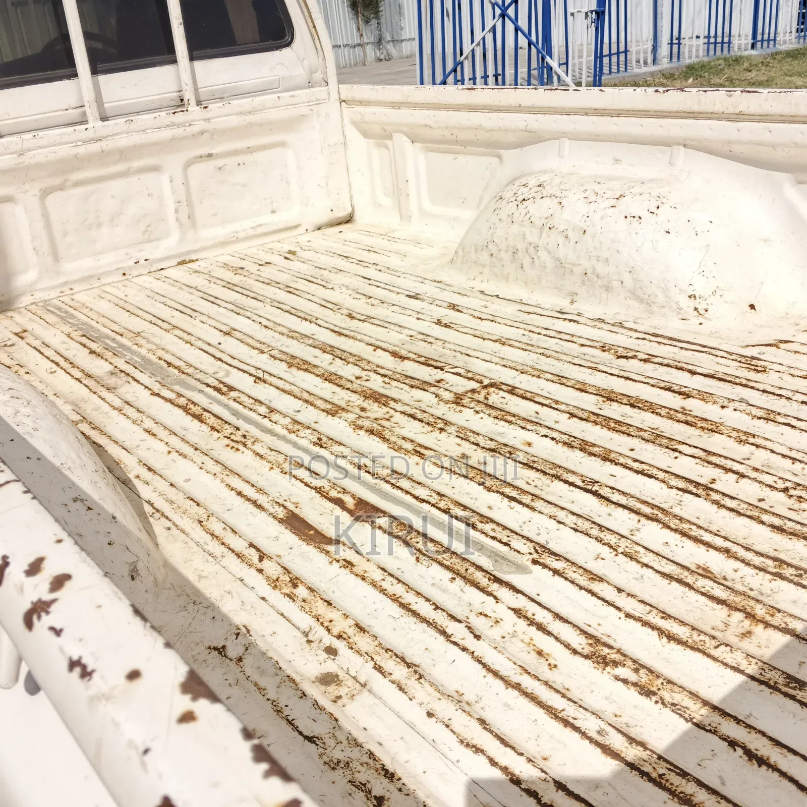 Toyota Hilux 2000 White