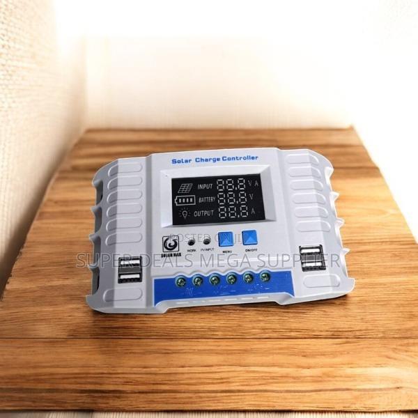 Stable Performance 12v/24v 30a PWM Solar Charge Controller