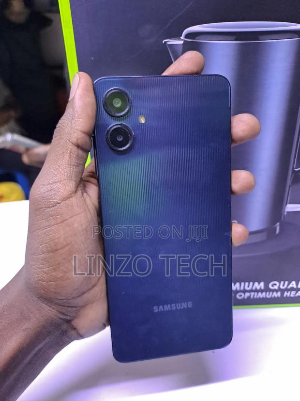 Samsung Galaxy A06 64 GB Black - main view
