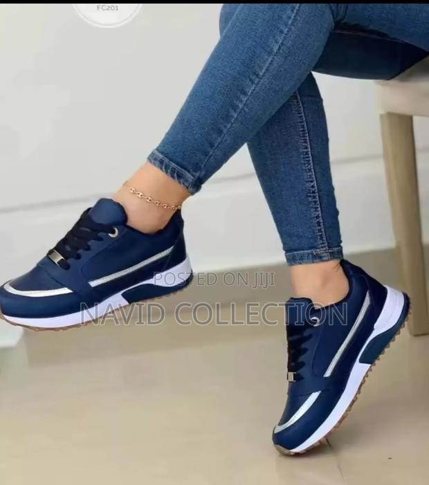 Ladies Sneakers - thumbnail 2