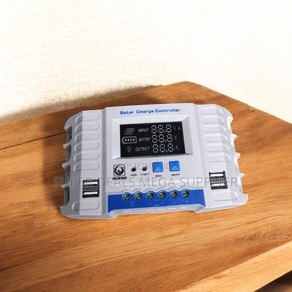 High Efficiency 12v/24v 30a PWM Solar Charge Controller