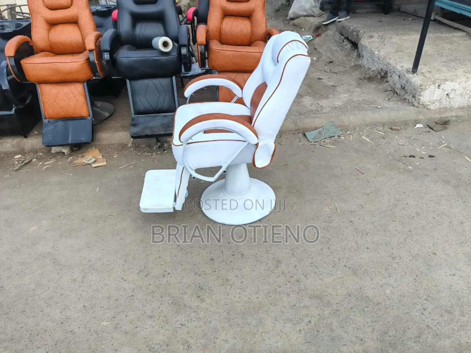 White Brown Leather Kinyozi