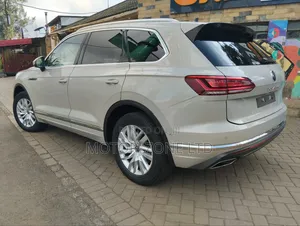 Volkswagen Touareg 2021 Beige