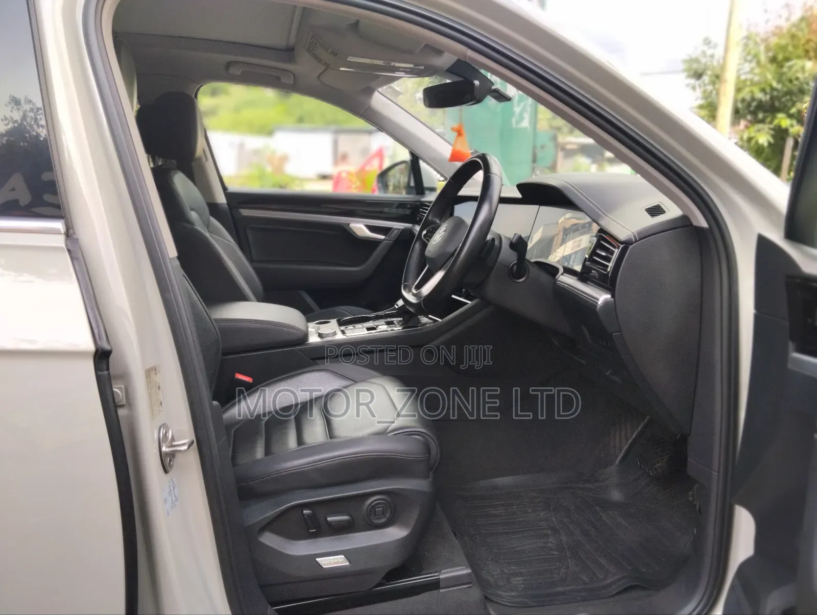 Volkswagen Touareg 2021 Beige