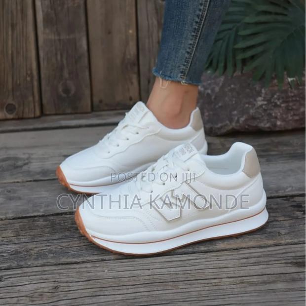 Classy Ladies Sneakers - thumbnail 2