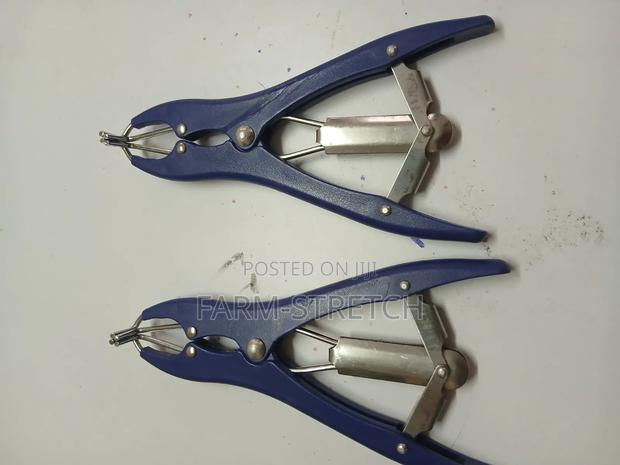 Plastic Elastrator - main view