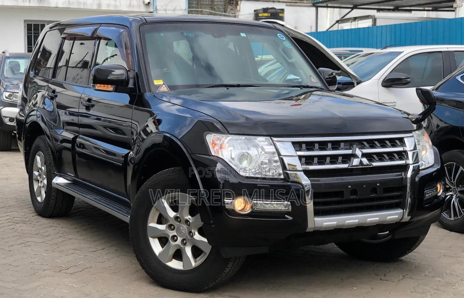 Mitsubishi Pajero V80 3.2 DI-D 2018 Black