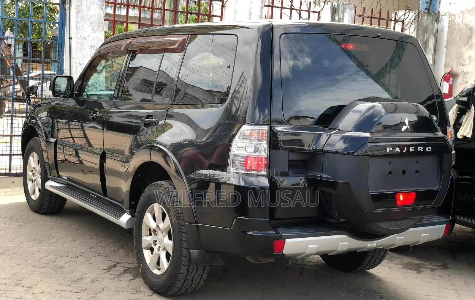 Mitsubishi Pajero V80 3.2 DI-D 2018 Black
