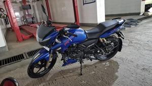 TVS Apache 180 RTR 2025 Blue - main view