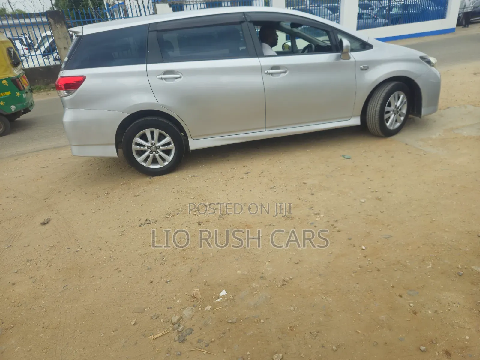 Toyota Wish 2011 Silver