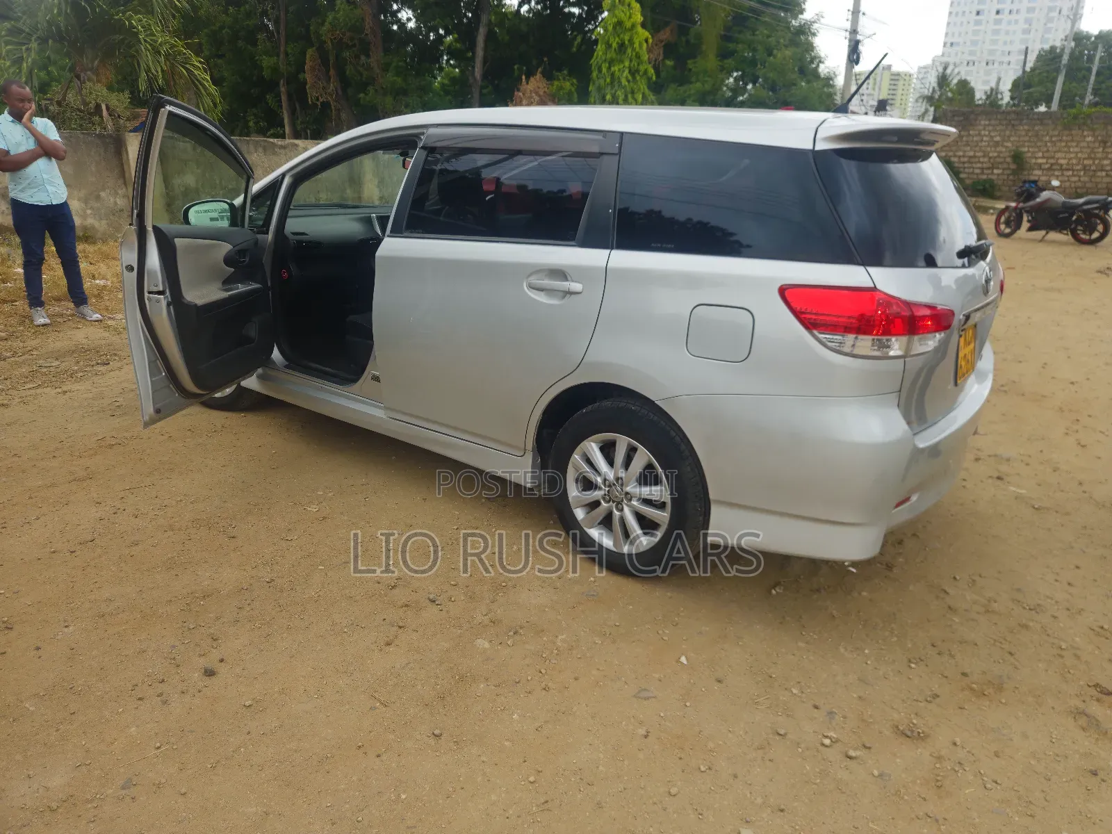 Toyota Wish 2011 Silver
