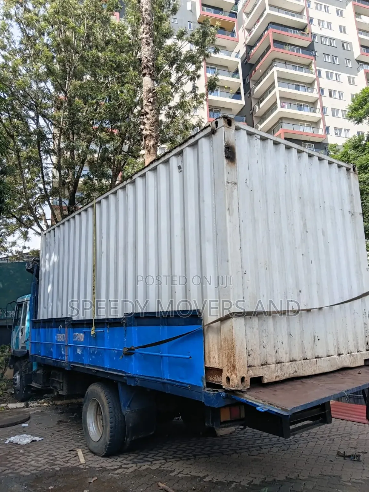 Uplifting Cranes With Trucks Are Accessible for Jobs and Errands