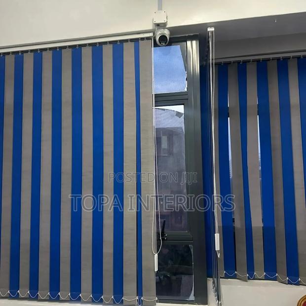 Modern Vertical Office Window Blinds to Control Sunlight