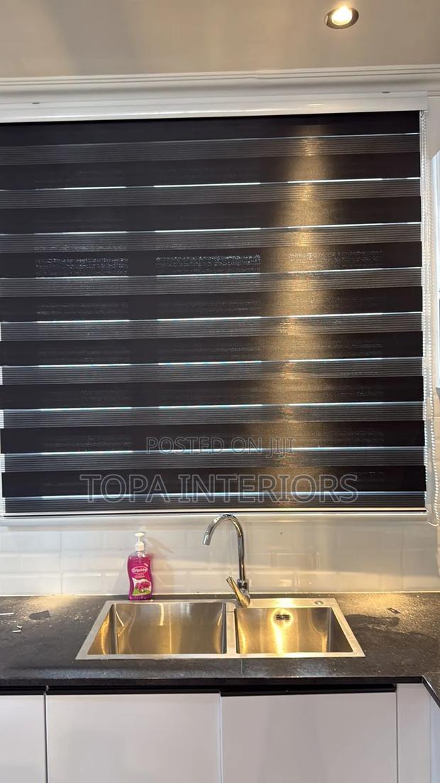 Modern Kitchen Horizontal Office Window Droller Blinds - main view