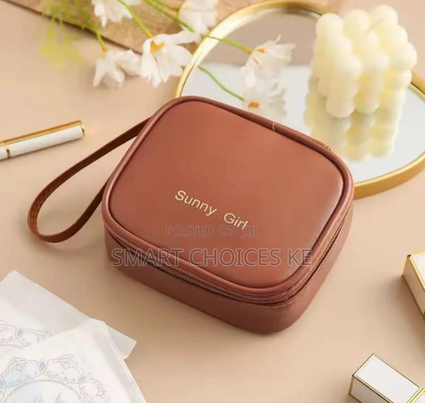 Waterproof Mini Pads Pouch - thumbnail 4