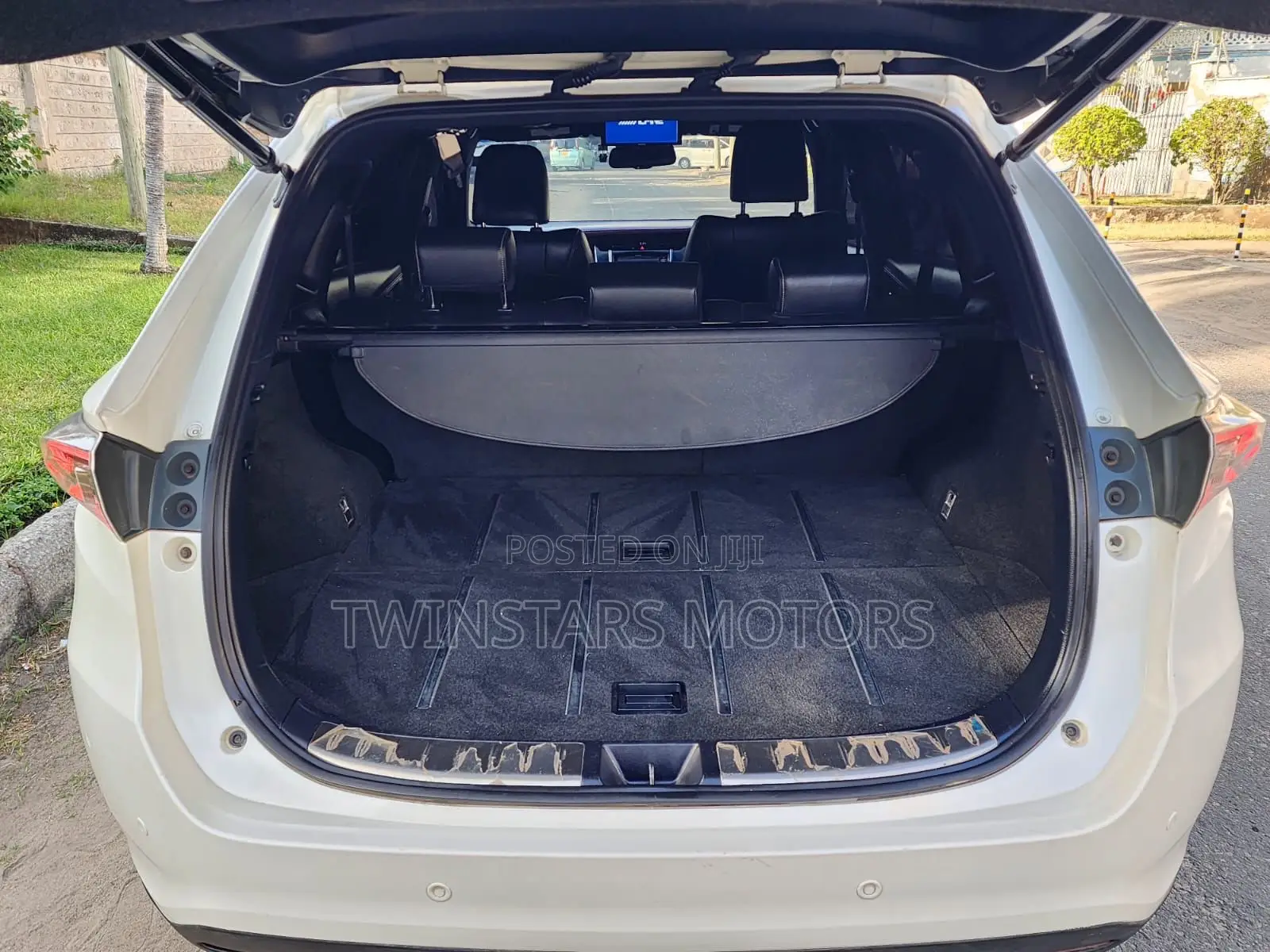 Toyota Harrier 2.0 2016 White