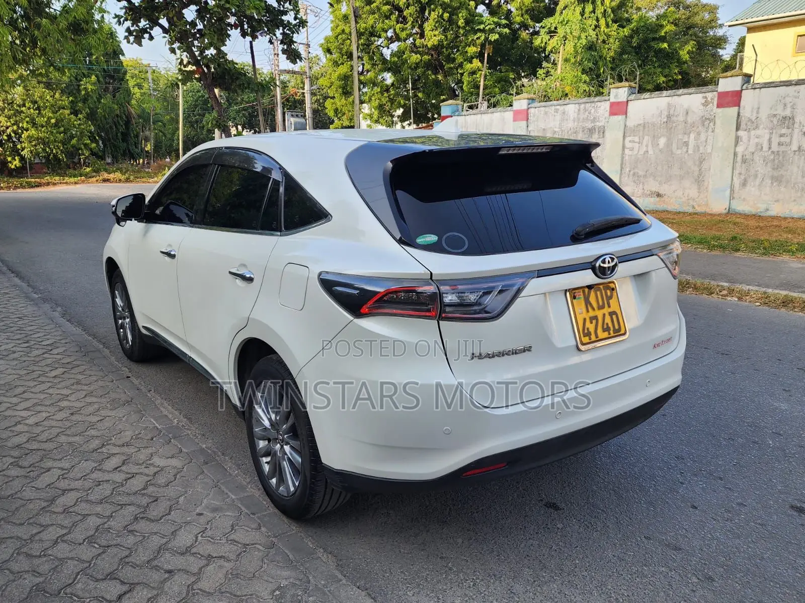 Toyota Harrier 2.0 2016 White