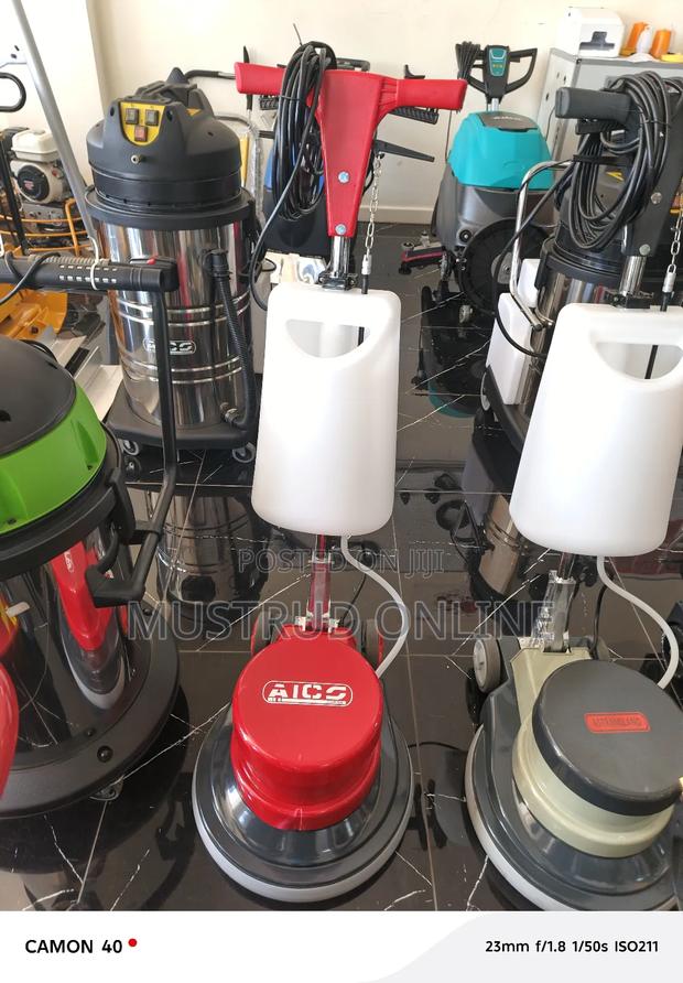 Commercial Floor Scrubber Machine - thumbnail 2