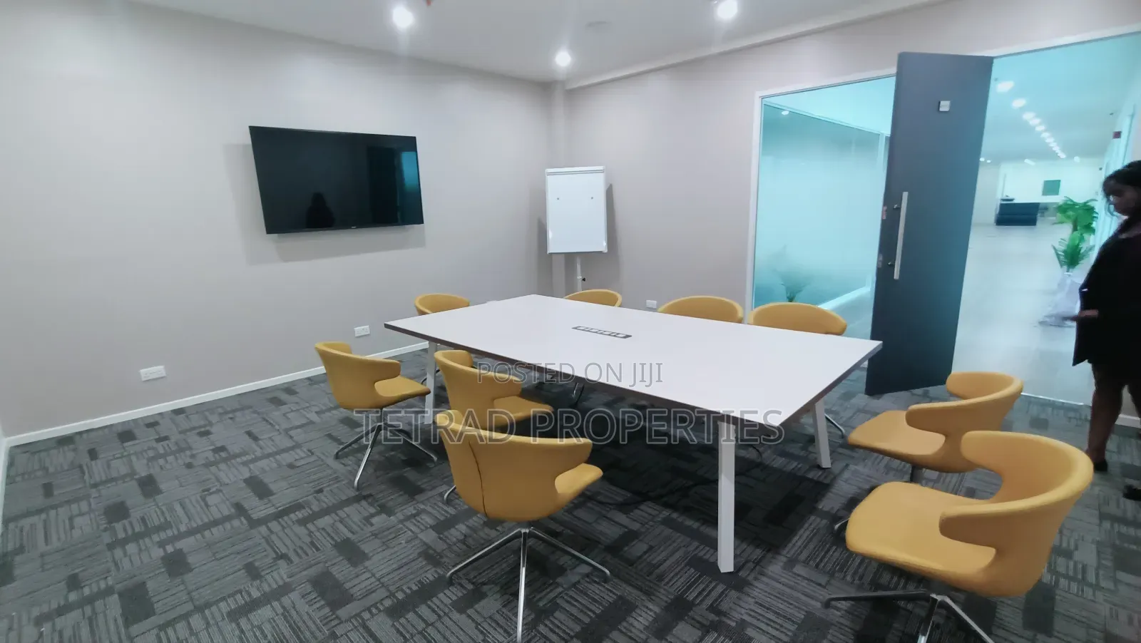 5-6 Desks Furnished Office In Riverside