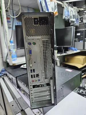 Desktop Computer Fujitsu Esprimo P957/power 4GB Intel Core i3 HDD 250GB