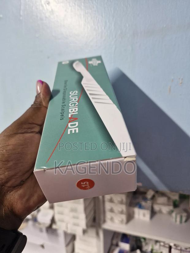 Surgical Blade With Holder – Precision Safety - main view