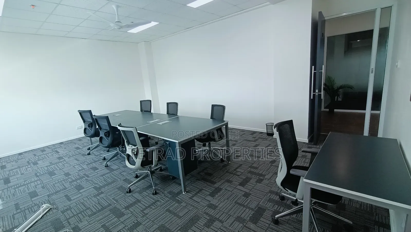 37m2 12 Desks Furnished Office In Riverside Drive ($2800)