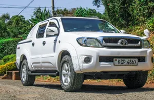 Toyota Hilux 2011 White