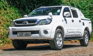 Toyota Hilux 2011 White