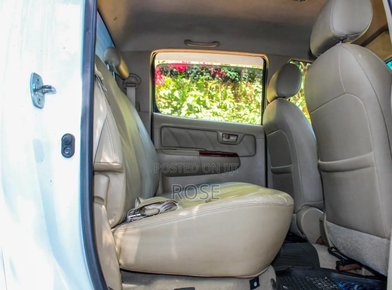 Toyota Hilux 2011 White