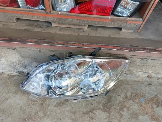 Auris Headlight Non Zenon Complete With Bulb And Socket - main view