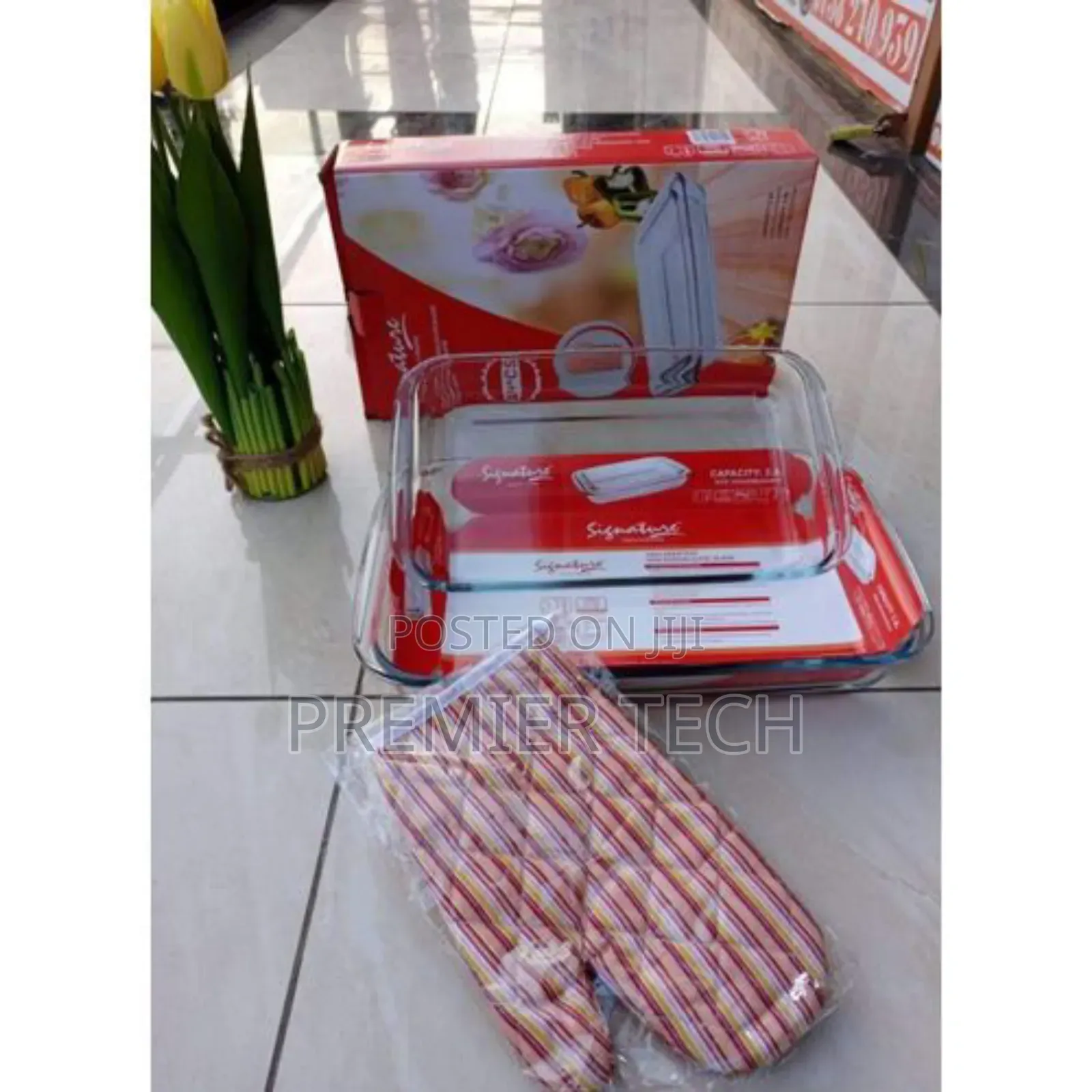 Set of 2 Glass Baking Pans(With 1 Glove)