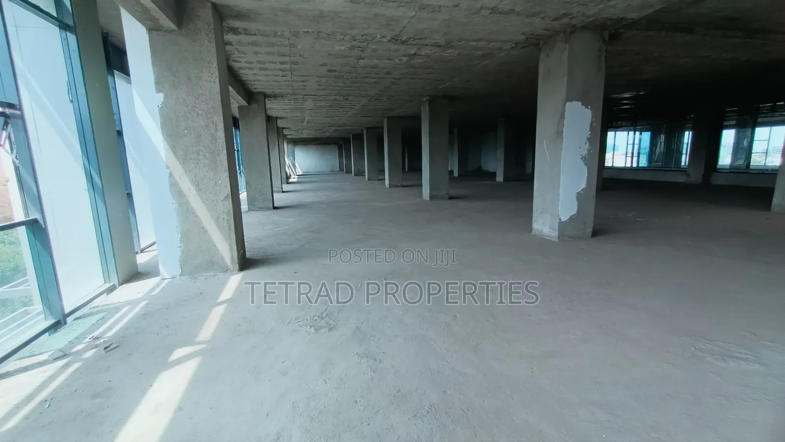 14000 SQFT Office in Riverside Drive