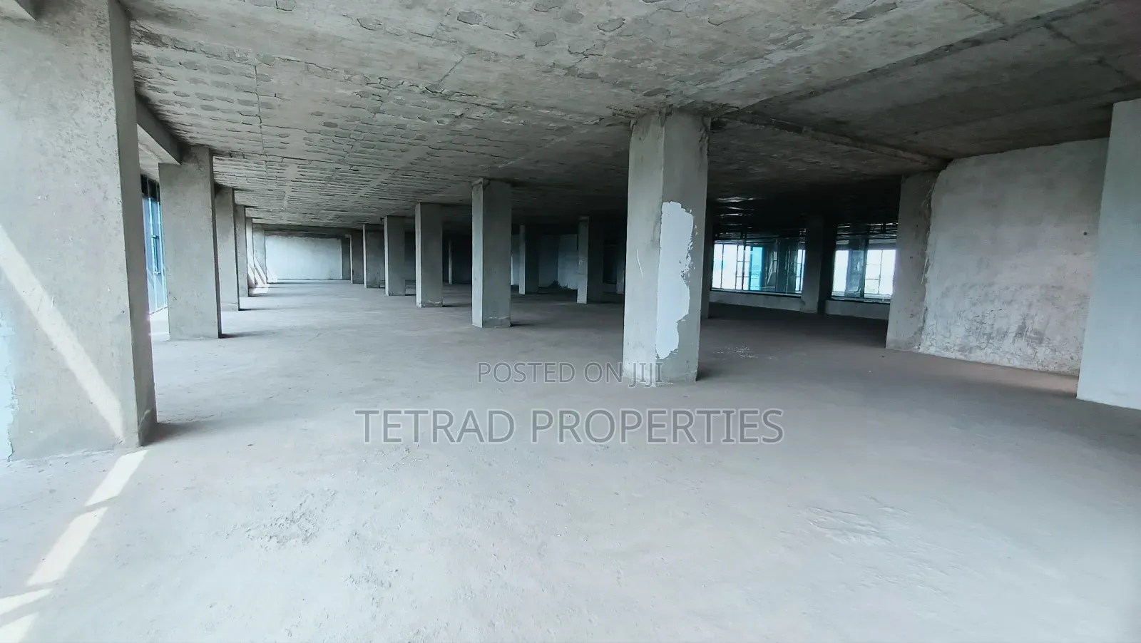 14000 SQFT Office in Riverside Drive