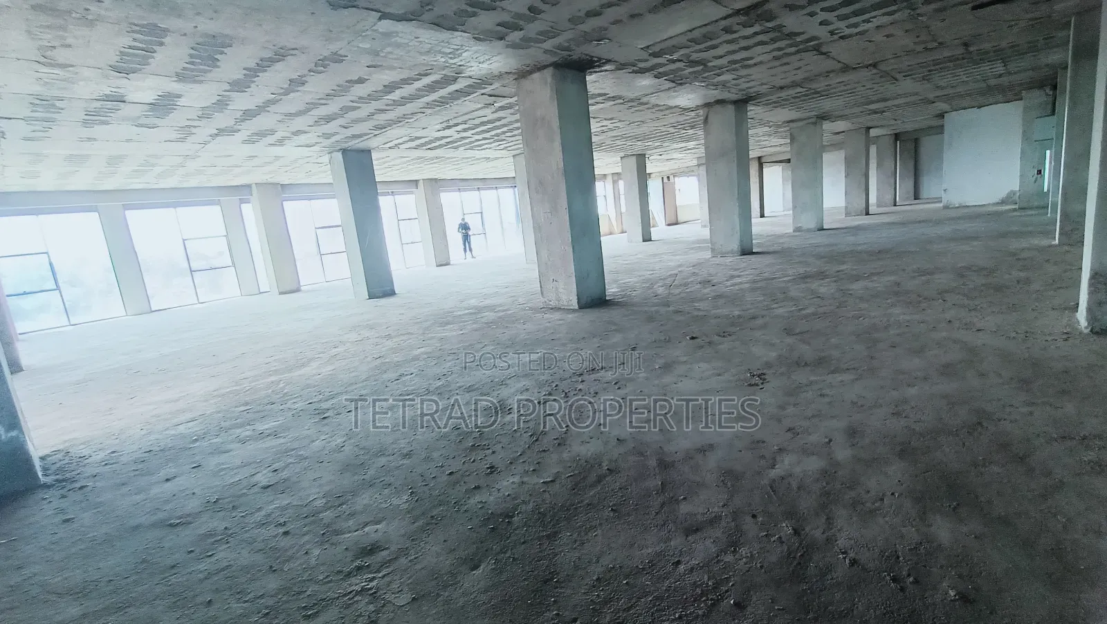 14000 SQFT Office in Riverside Drive