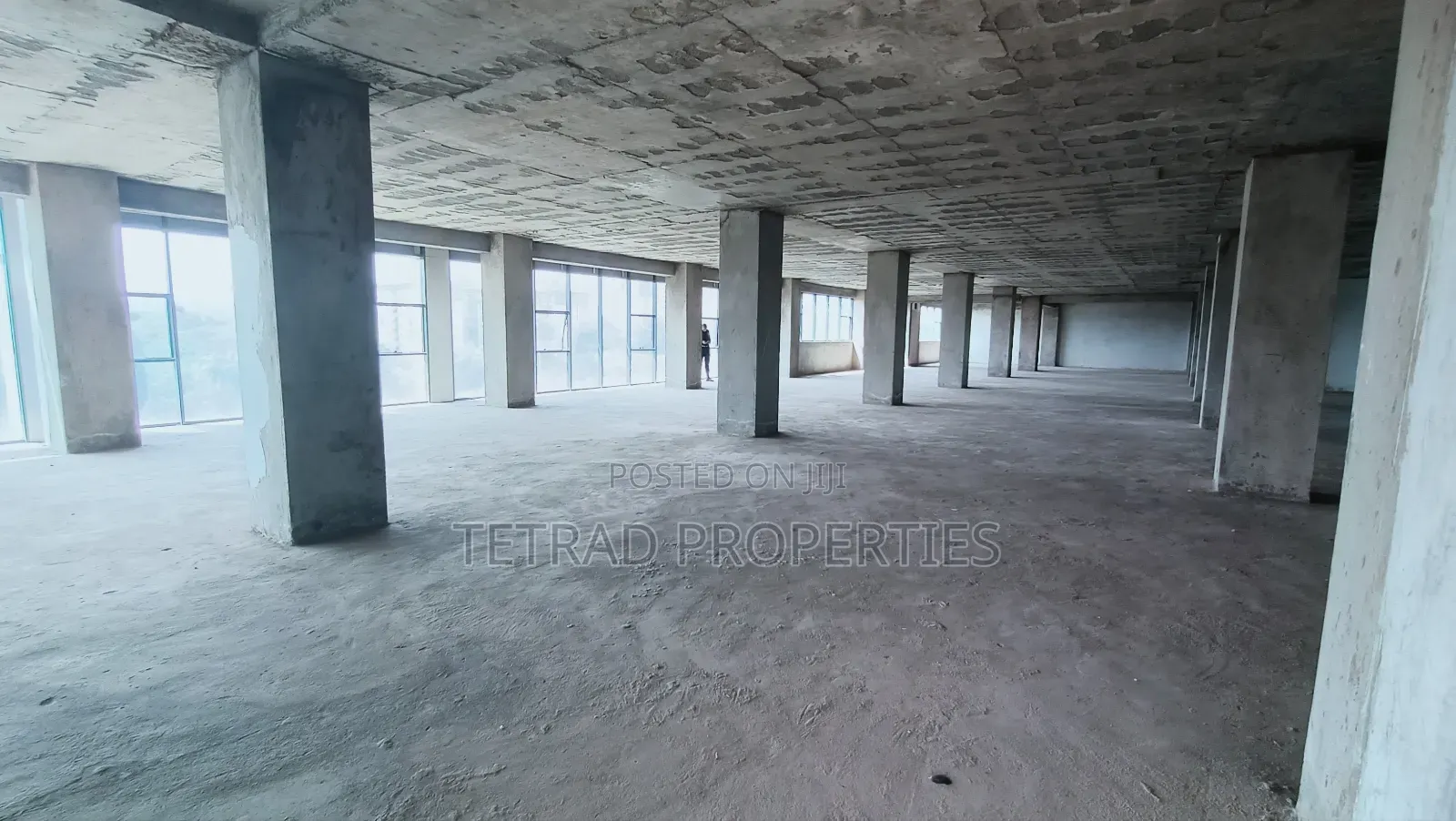 14000 SQFT Office in Riverside Drive