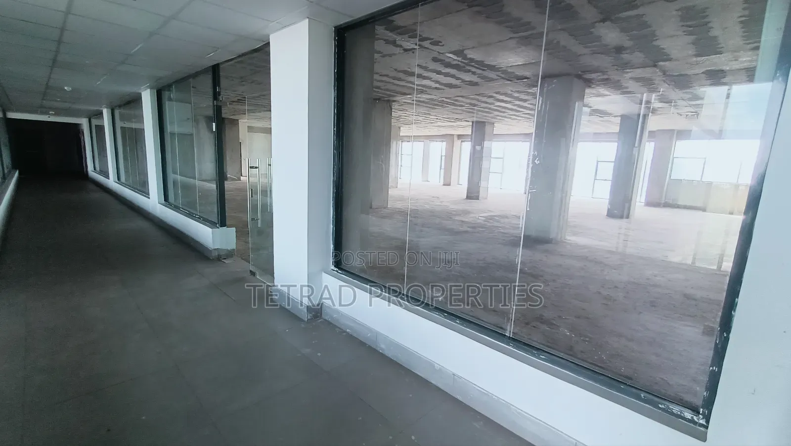 14000 SQFT Office in Riverside Drive