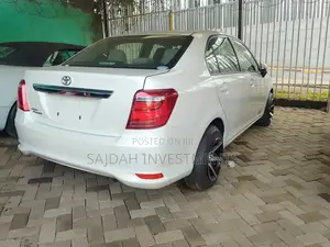 Toyota Corolla Fielder 1.5 Hybrid FWD 2019 Pearl