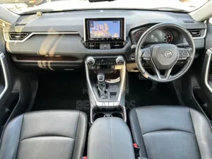 Toyota RAV4 XLE Premium AWD 2019 White