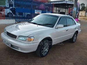 Toyota Corolla Sedan 1999 White
