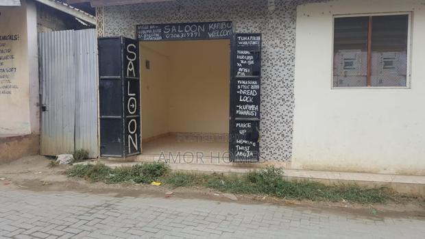 Shop to Let - thumbnail 9