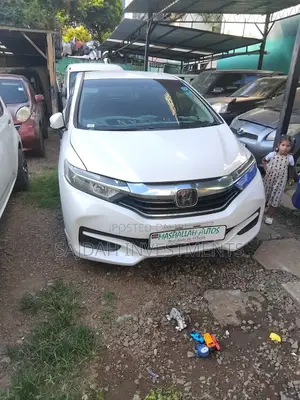 Honda Fit Shuttle 1.5 Hybrid 4WD 2018 Pearl
