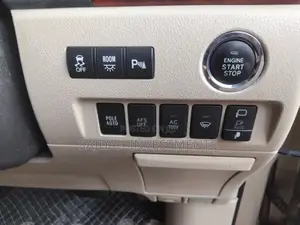 Toyota Vellfire 2008 Gold