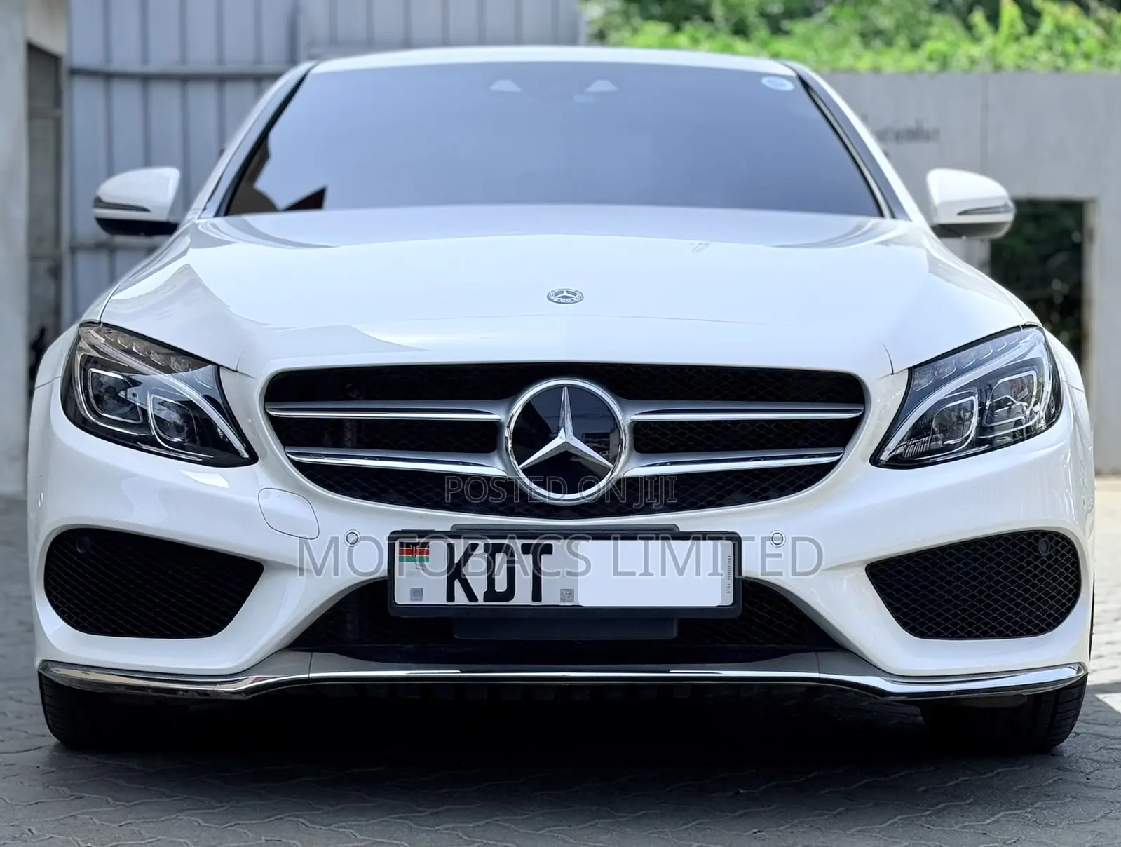 Mercedes-Benz C200 2018 Pearl