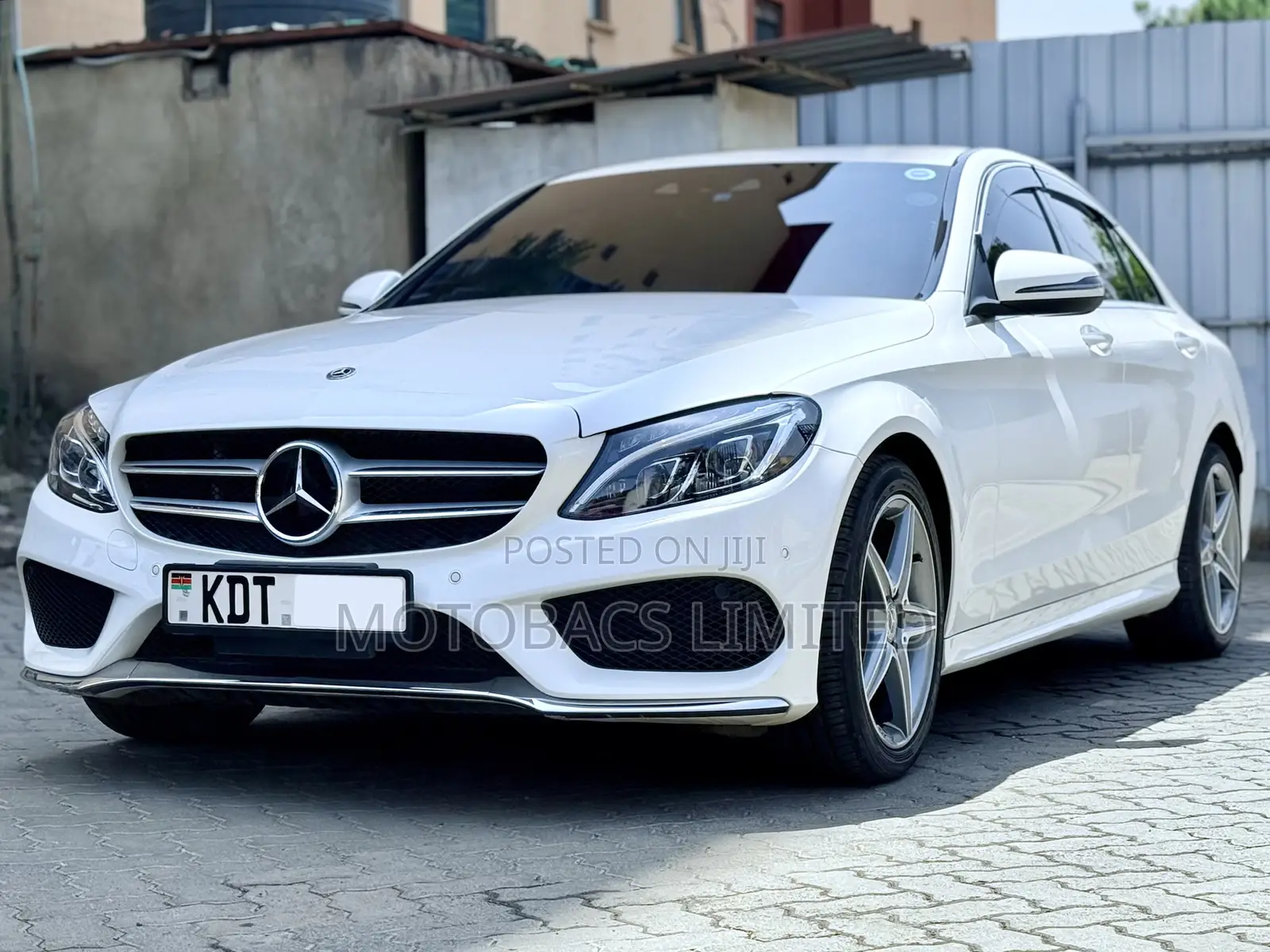 Mercedes-Benz C200 2018 Pearl