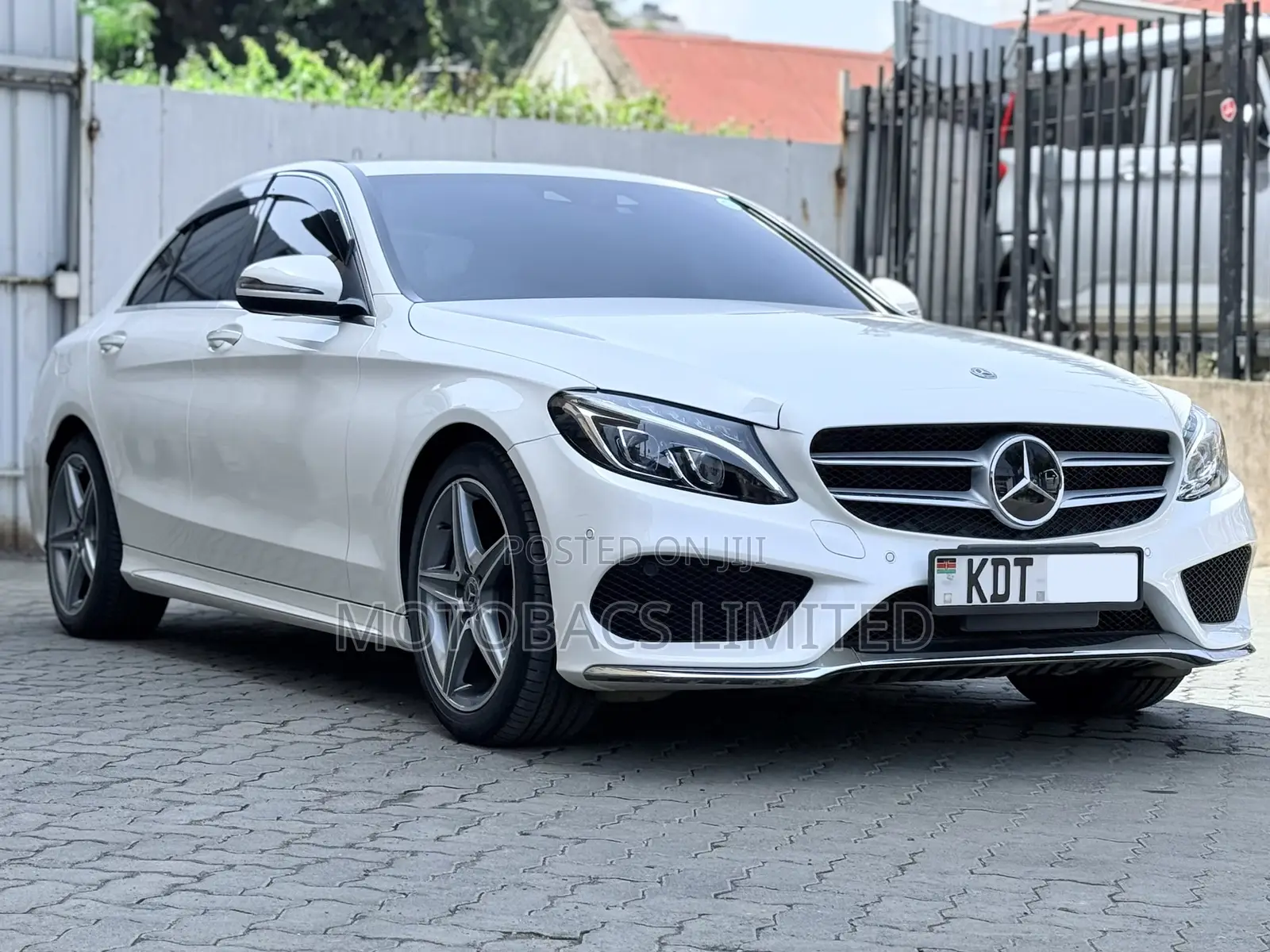 Mercedes-Benz C200 2018 Pearl