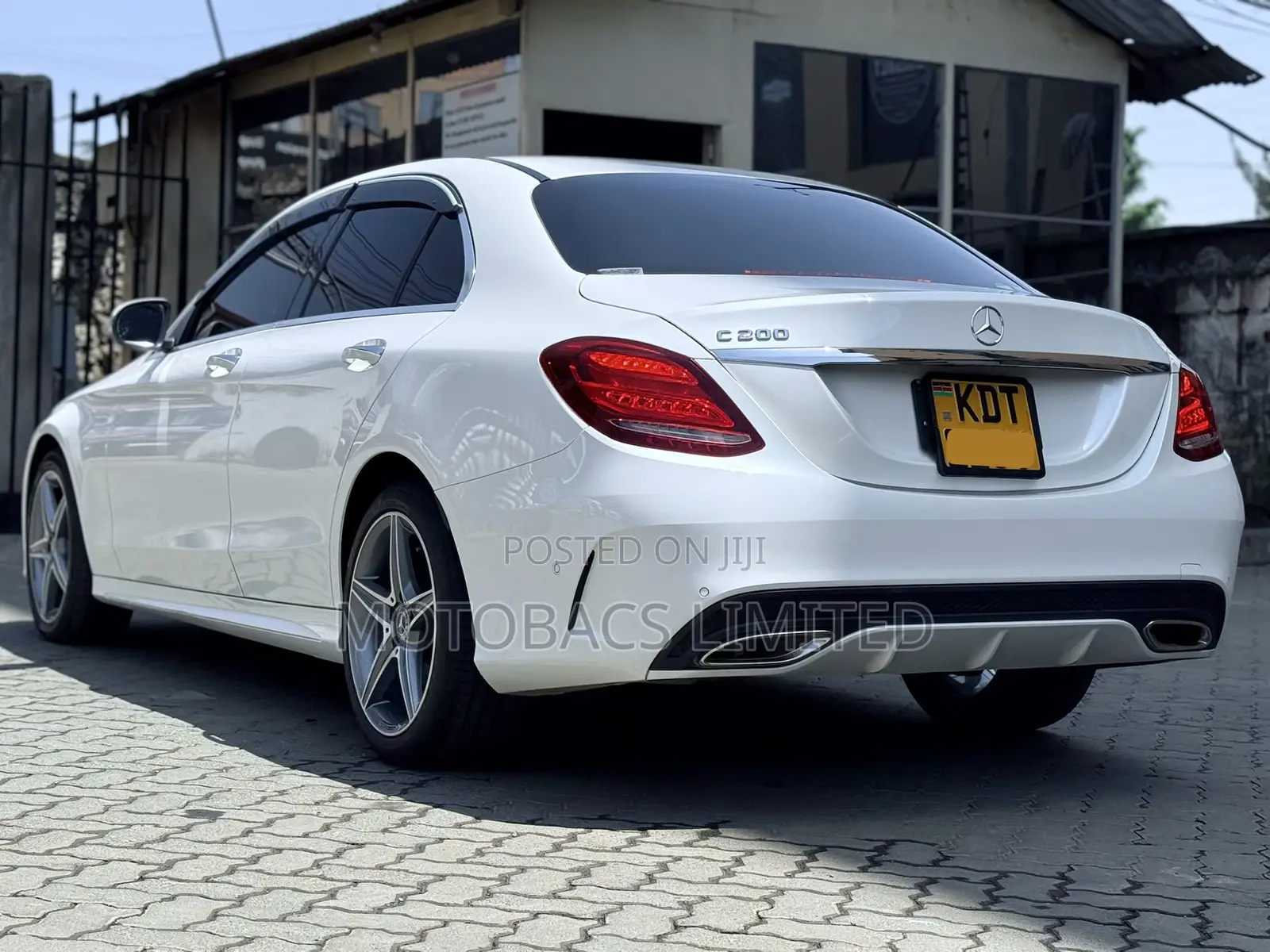 Mercedes-Benz C200 2018 Pearl